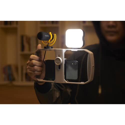 مصباح فيديو LED بحجم الجيب من Godox Litemons RGB (RGB و3200 إلى 6500K) مصباح فيديو LED بحجم الجيب من Godox Litemons RGB (RGB و3200 إلى 6500K)